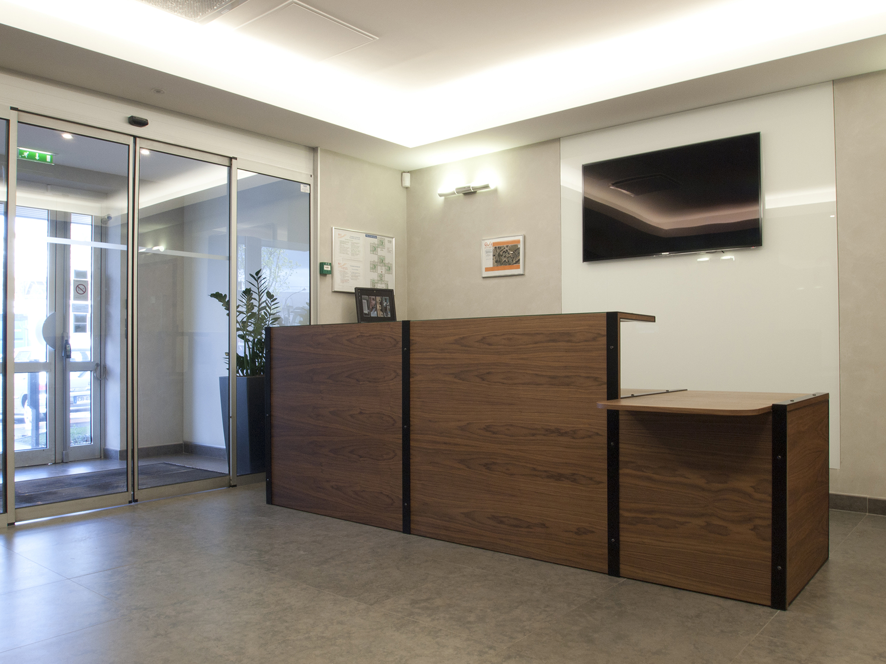 Designer reception desk in wood and metal