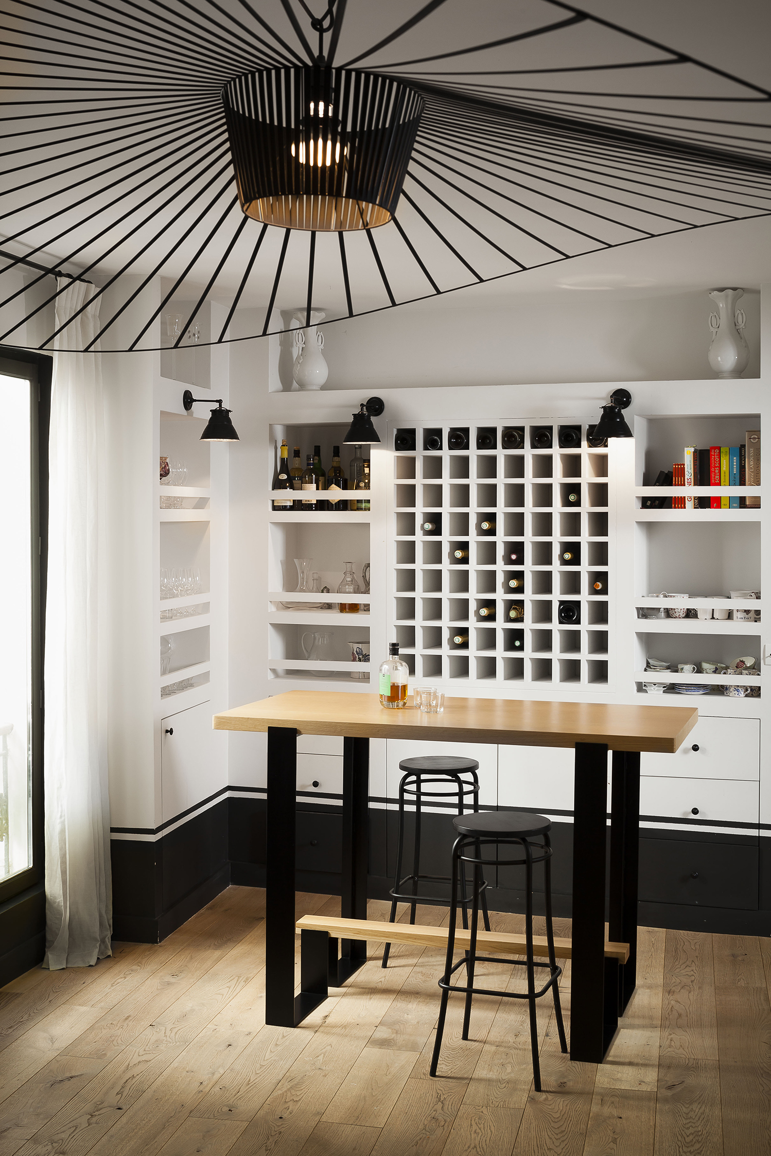 Bar in wood and steel