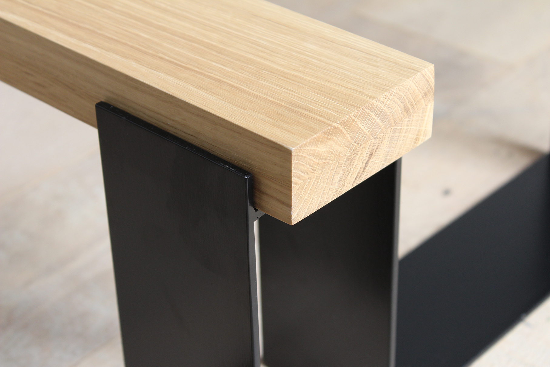 Bar in wood and steel