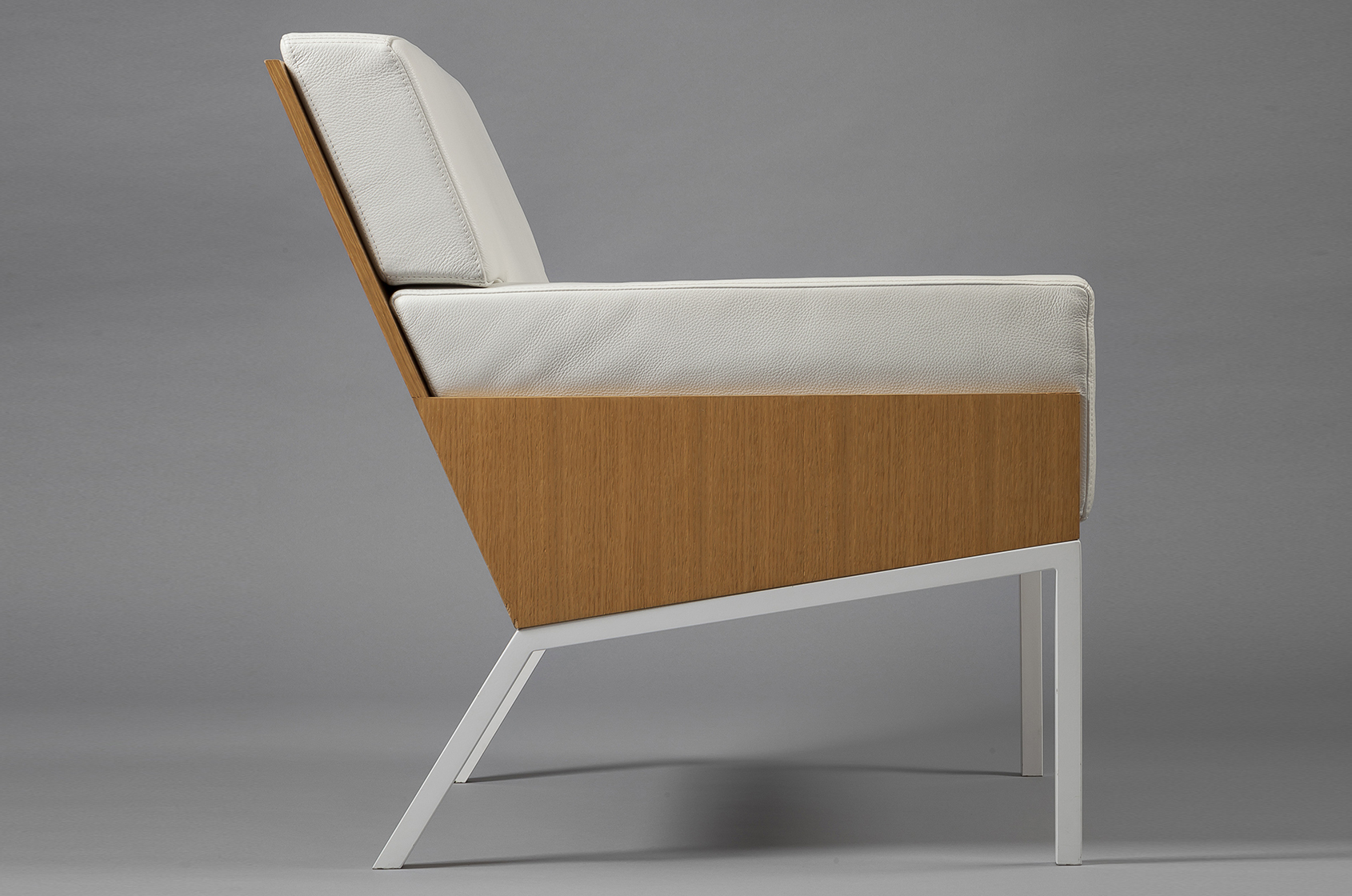 Designer armchair in leather and wood Designer armchair in leather and wood