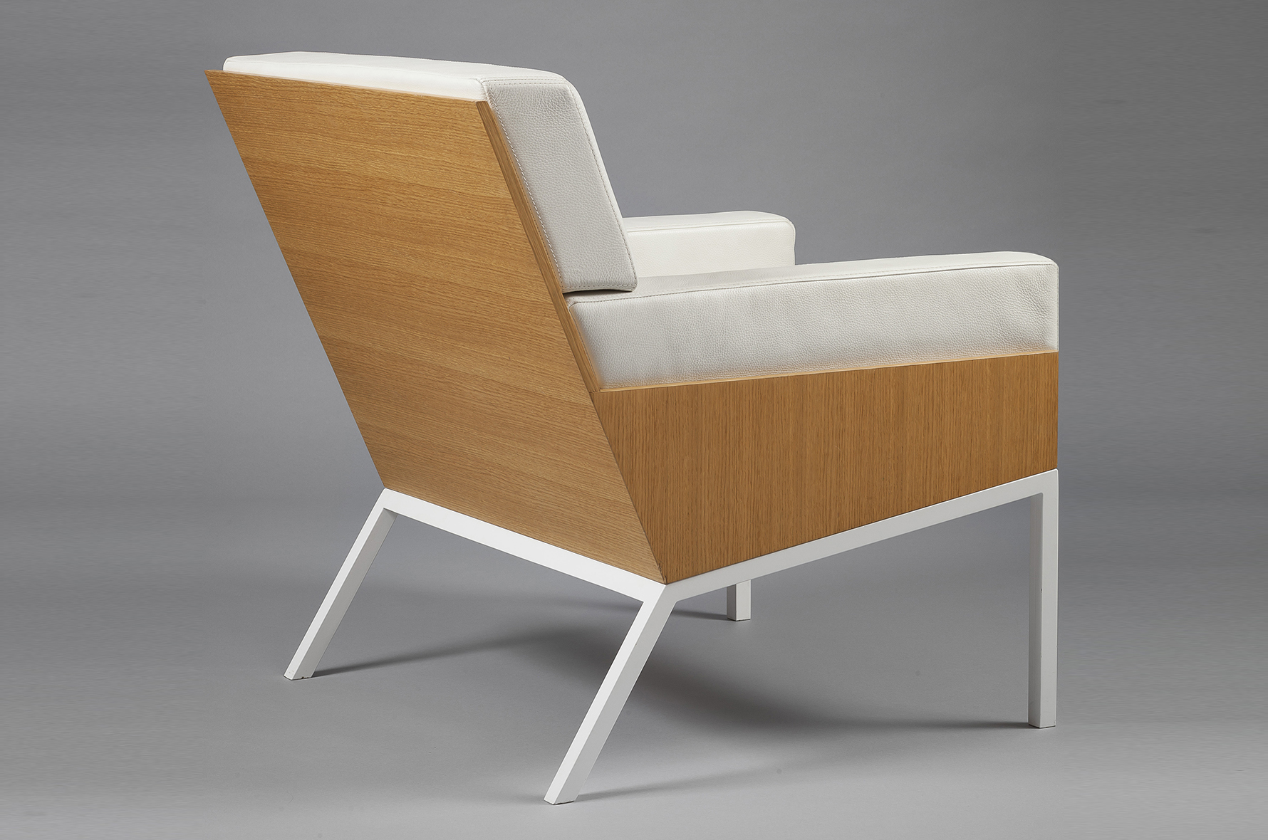 Designer armchair in leather and wood Designer armchair in leather and wood