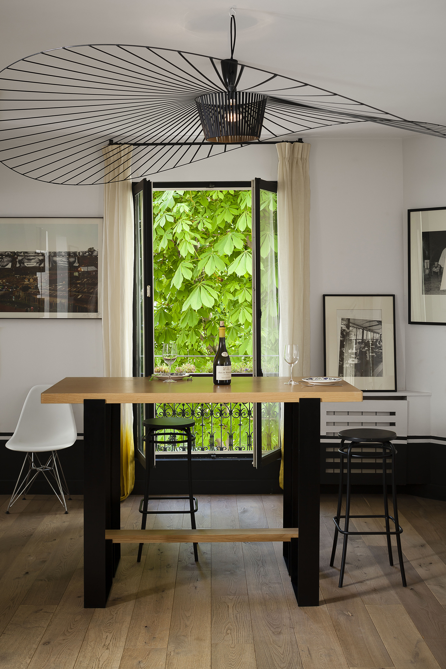 Bar in wood and steel