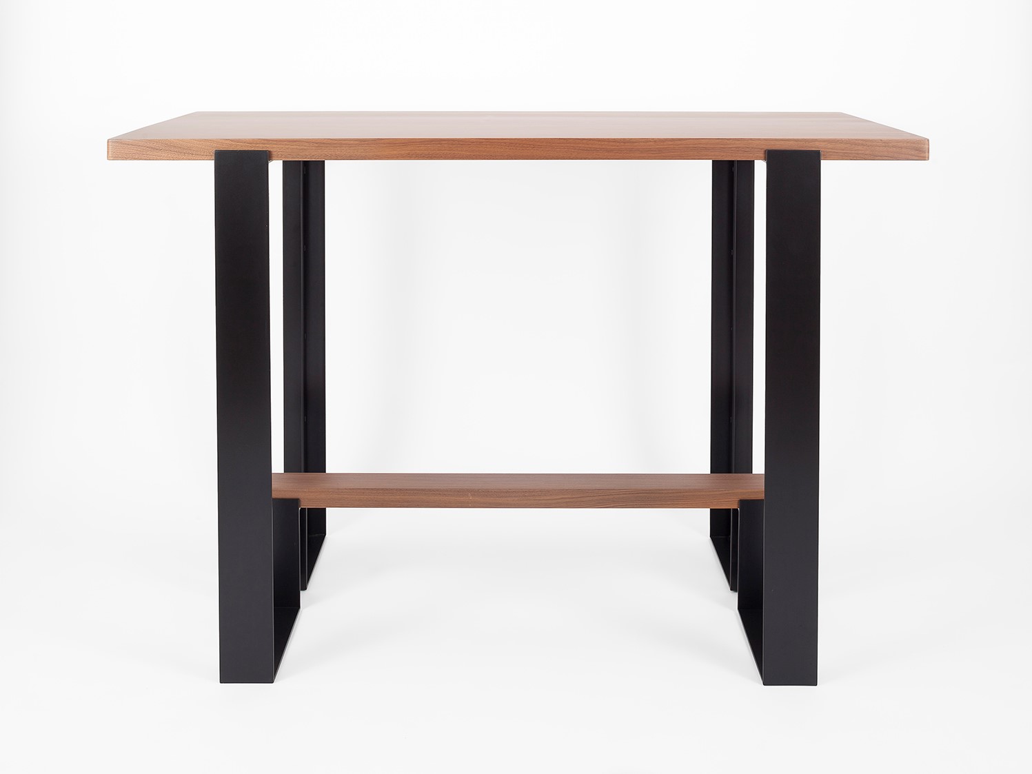 Bar in wood and steel