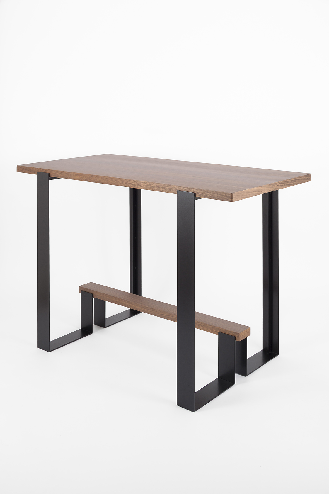 Bar in wood and steel