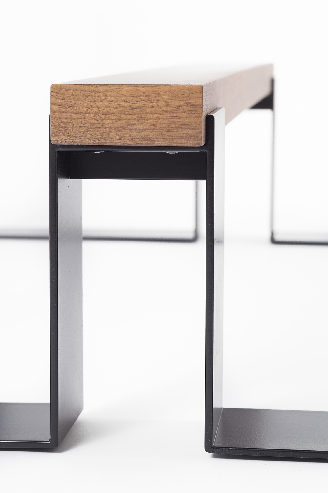 Bar in wood and steel