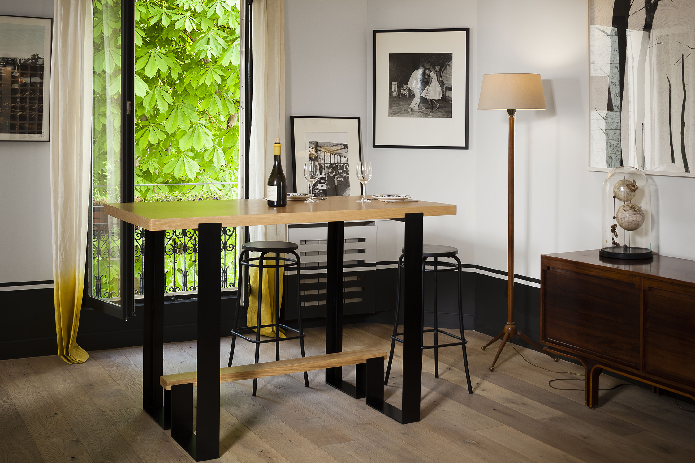 Bar in wood and steel