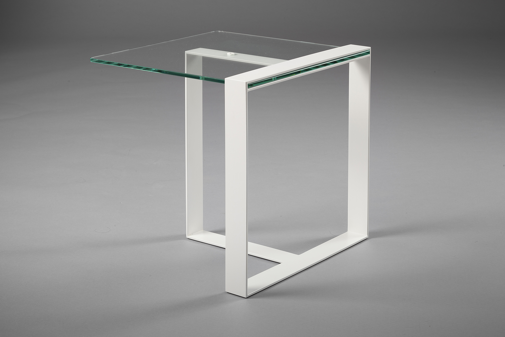 Coffee table in glass and metal
