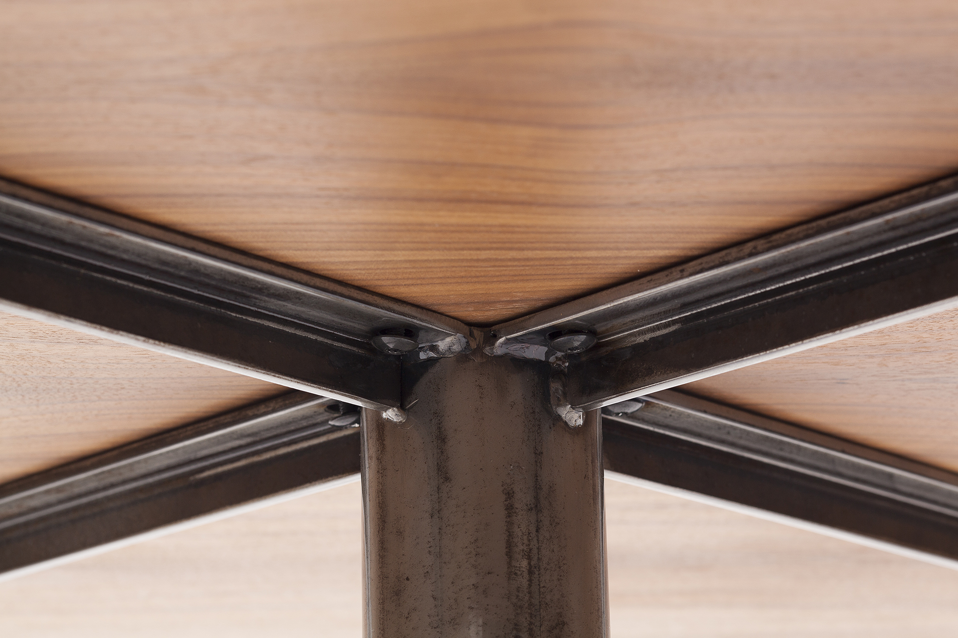 Table ovale métal et bois