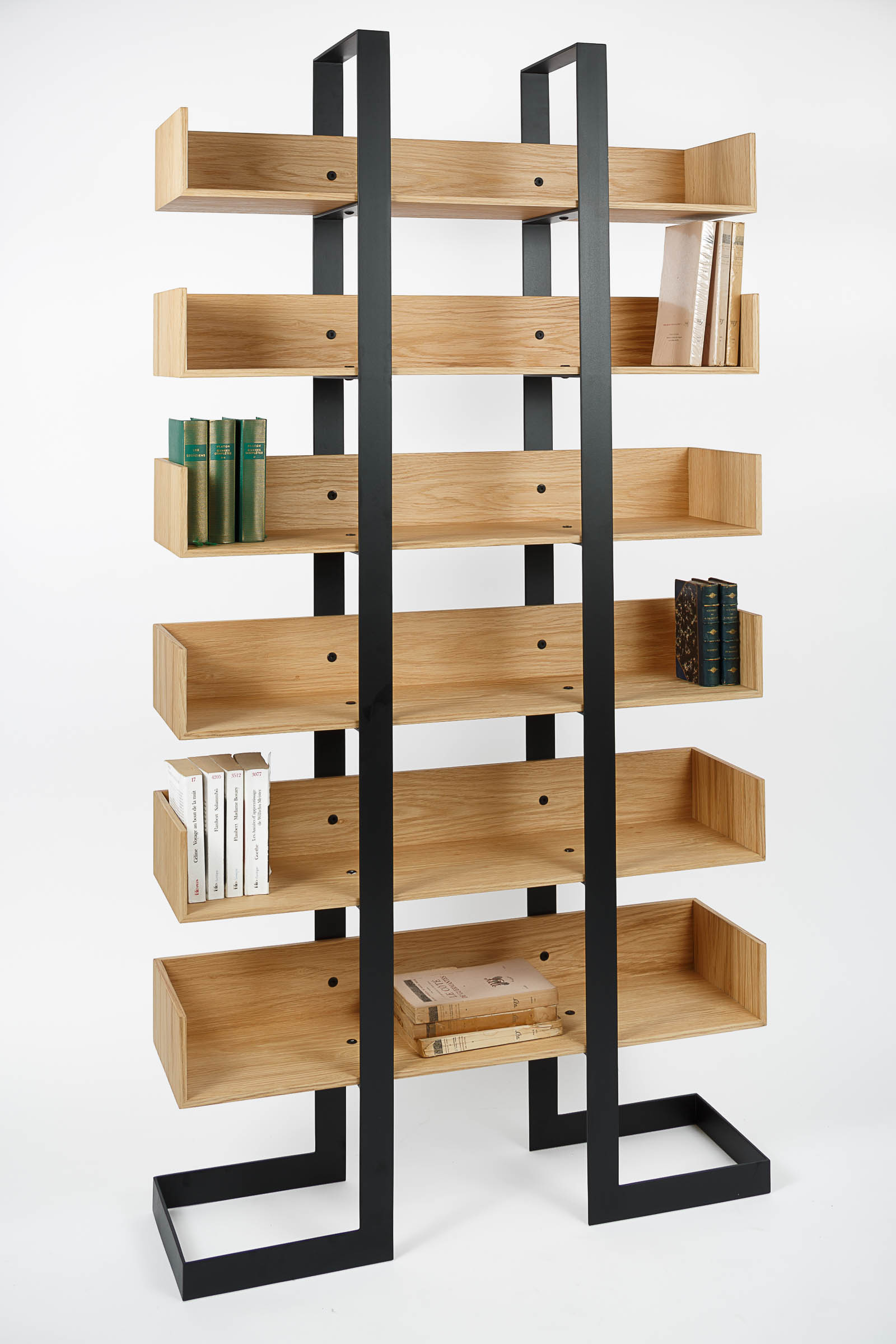 Bibliothèque design Séverin 3 métal noir mat et chêne par Alex de Rouvray