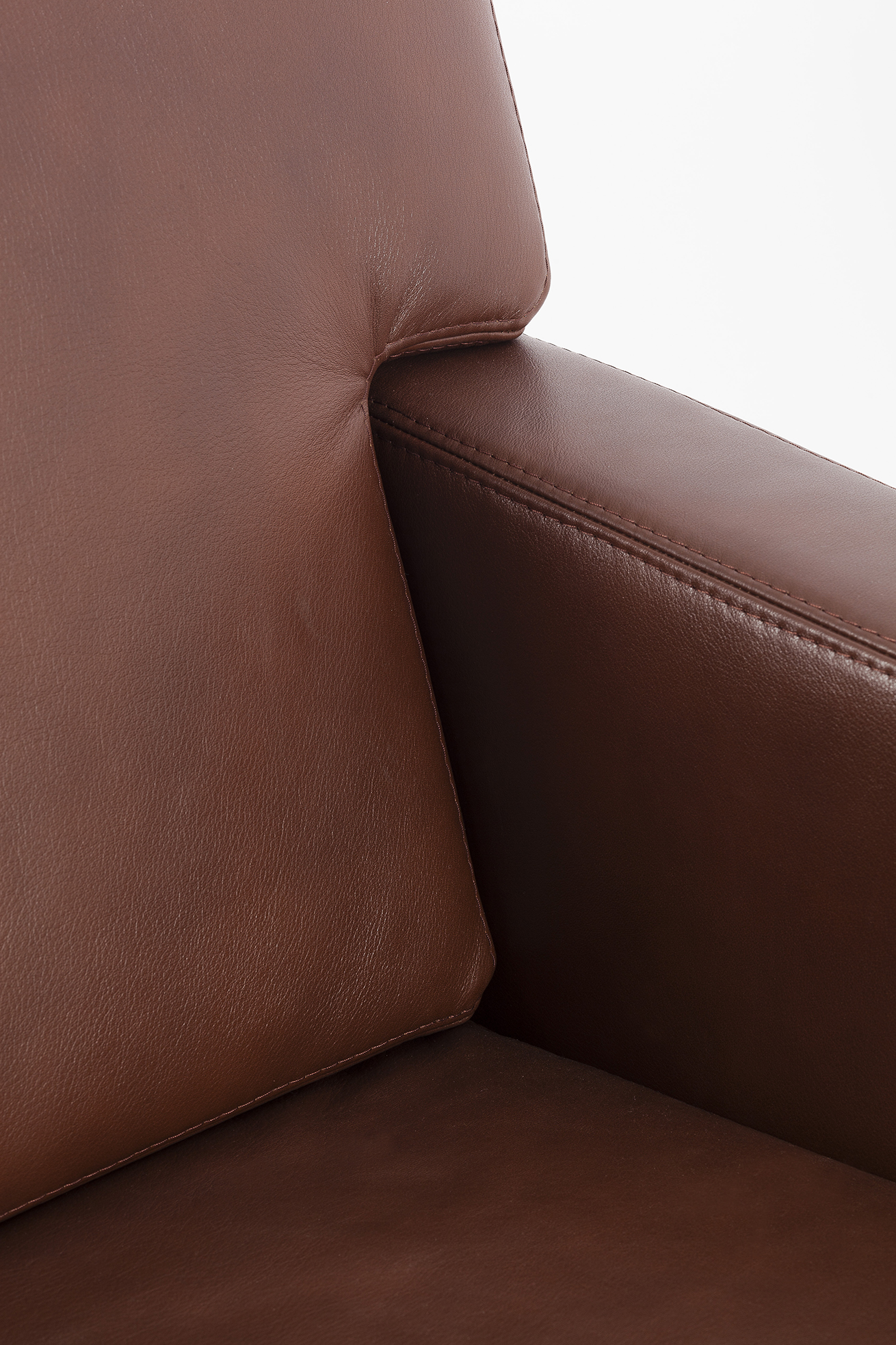 Armchair in leather and wood