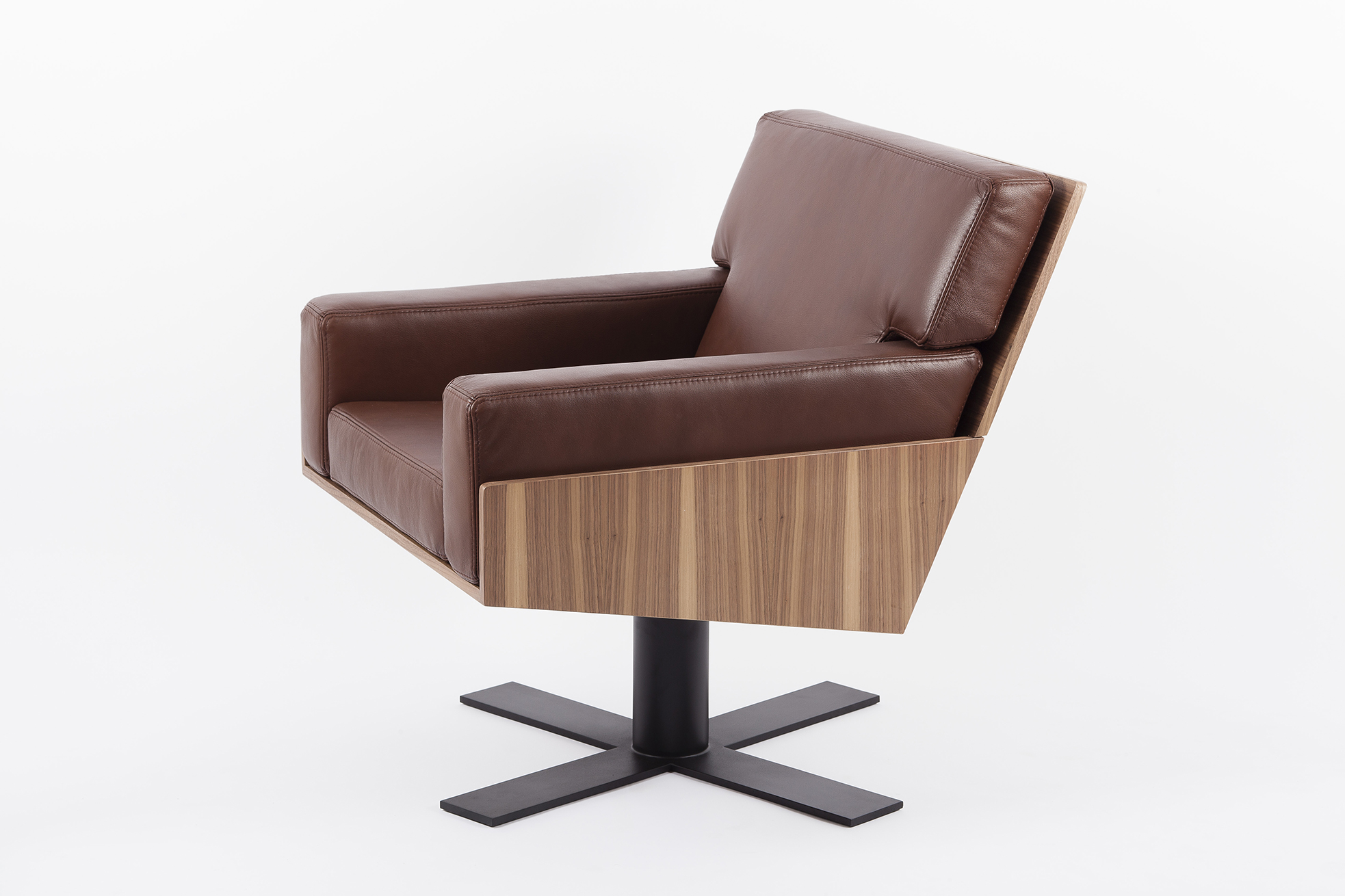 Armchair in leather and wood