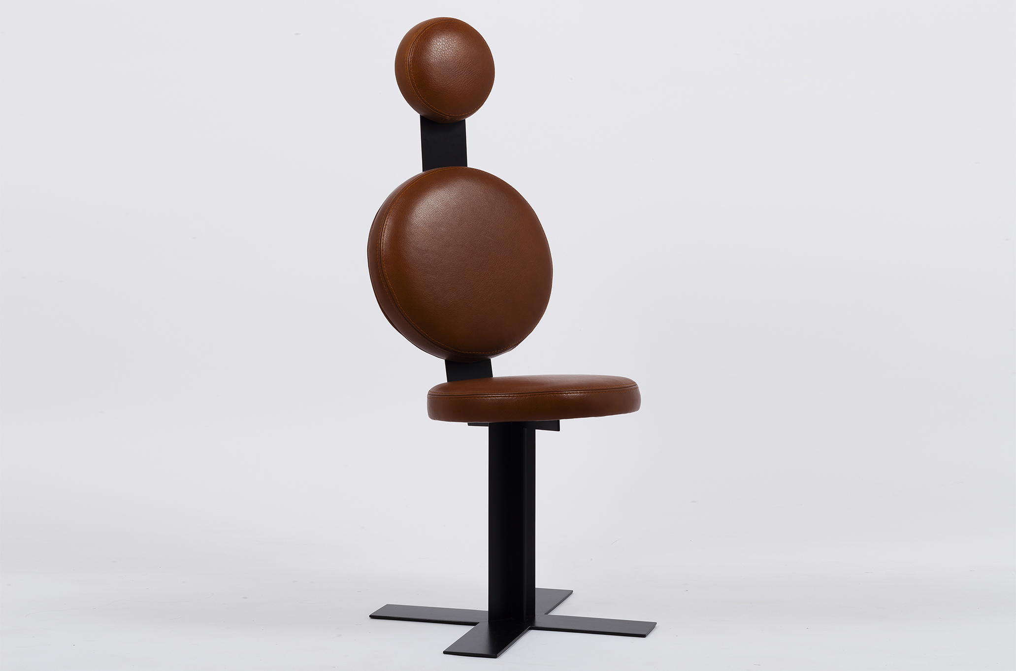 Designer office chair in leather and steel Designer office chair in leather and steel