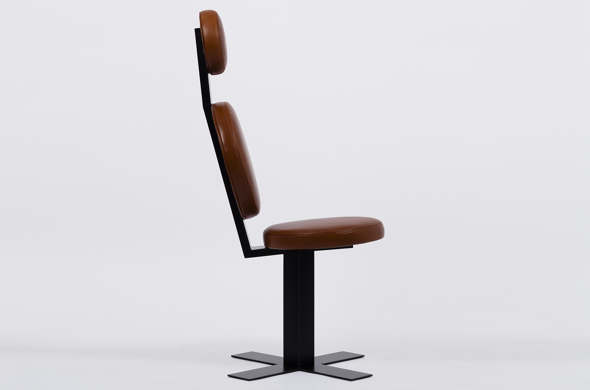 Designer office chair in leather and steel Designer office chair in leather and steel