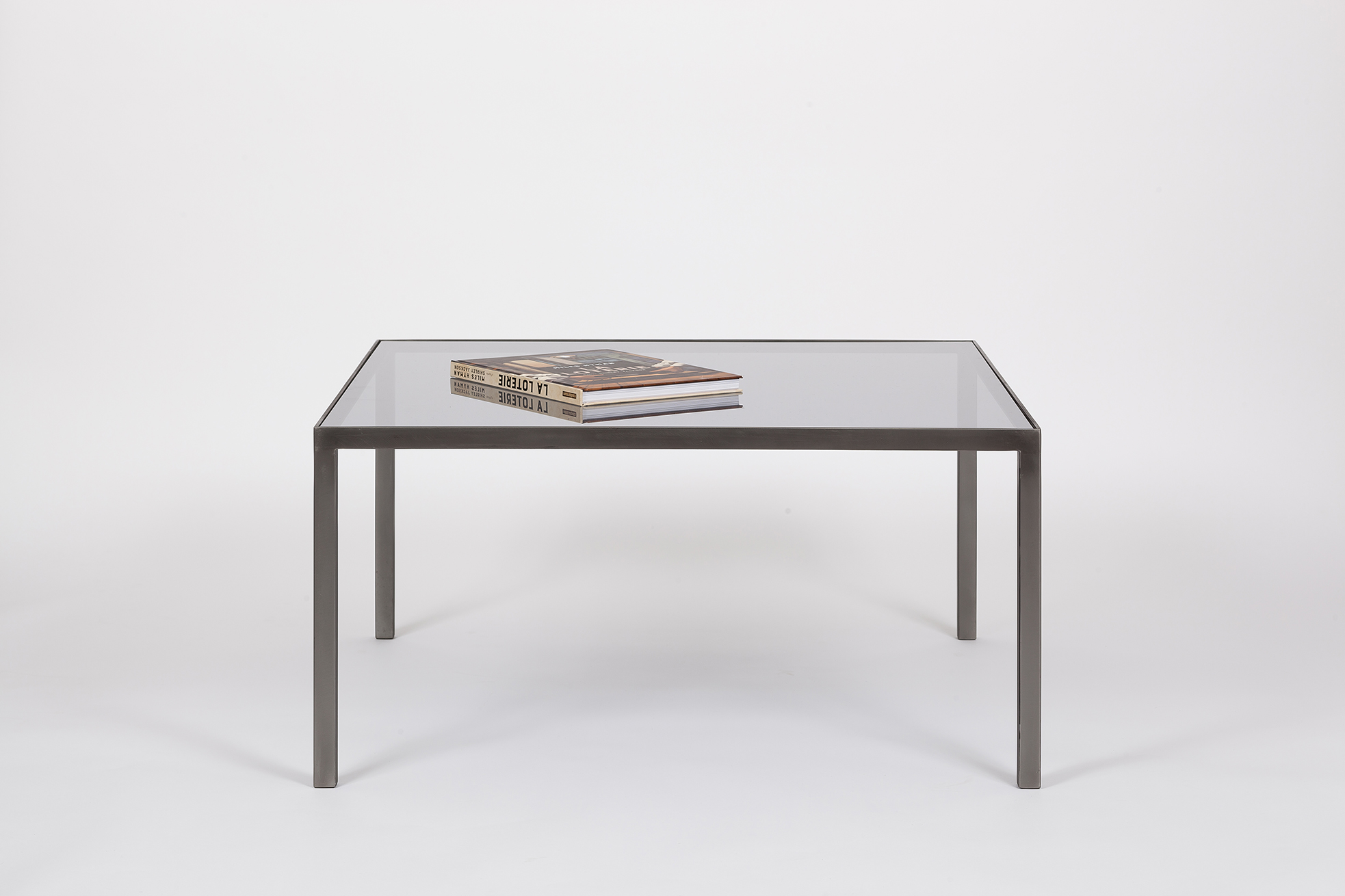 Table basse design verre teinté et métal brossé Vaneau par Alex de Rouvray