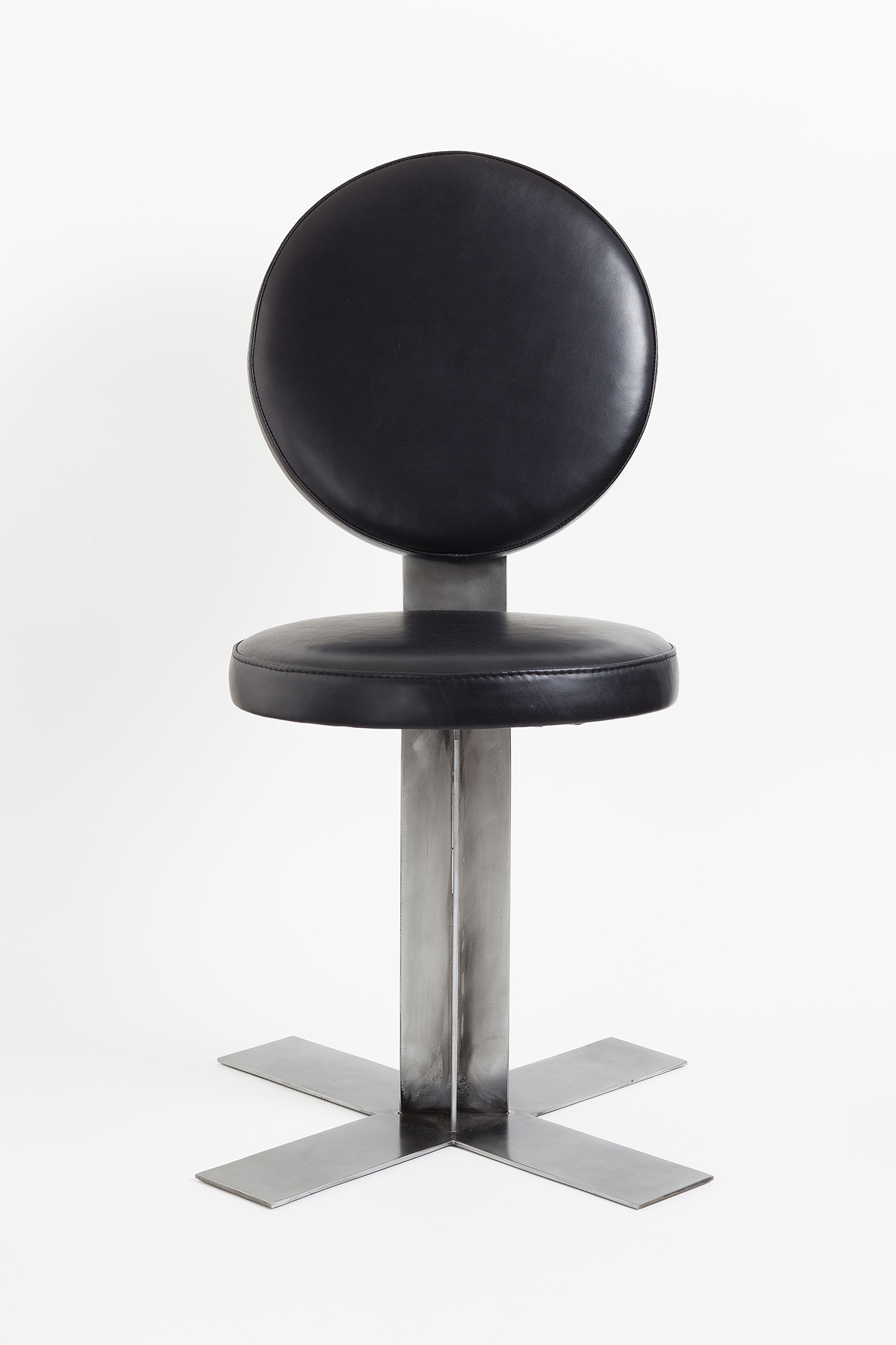 Designer office chair in leather and metal