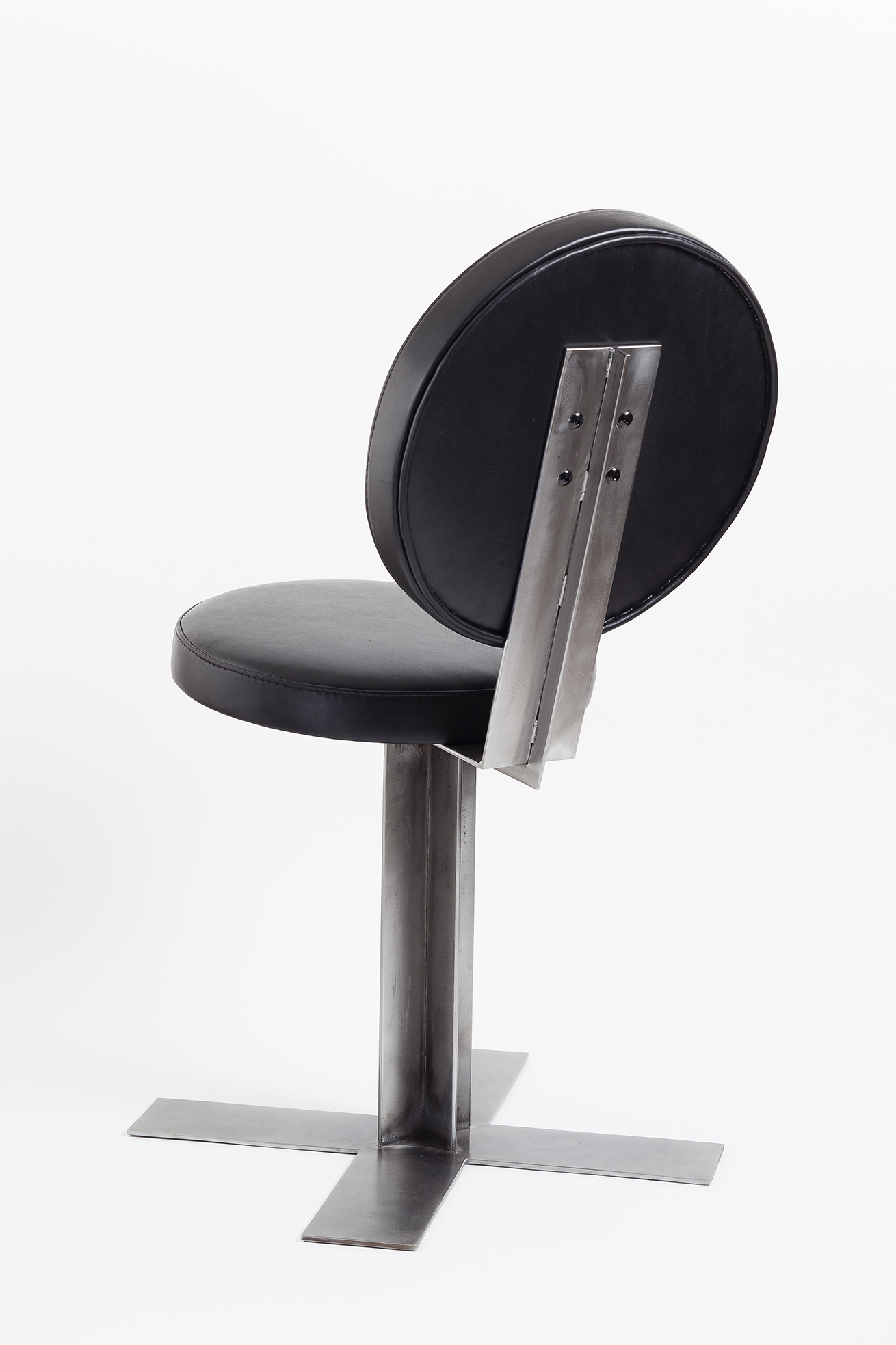Designer office chair in leather and metal