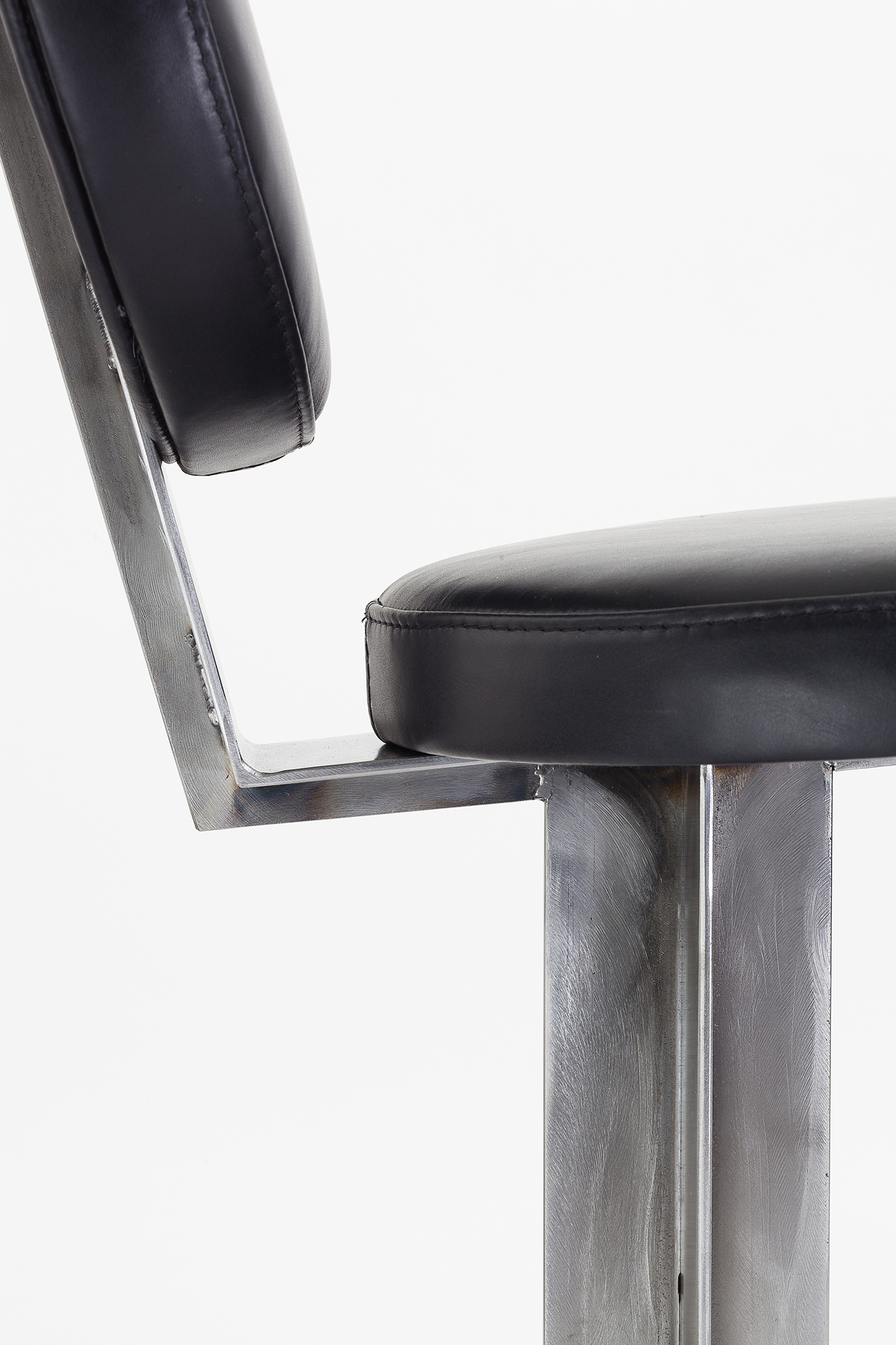 Designer office chair in leather and metal