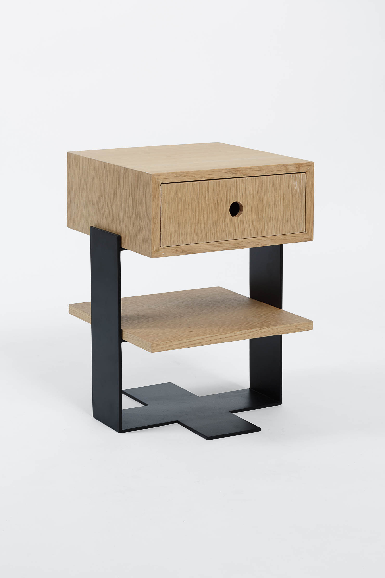 Designer bedside table in wood and black steel by Alex de Rouvray Designer bedside table in wood and black steel by Alex de Rouvray