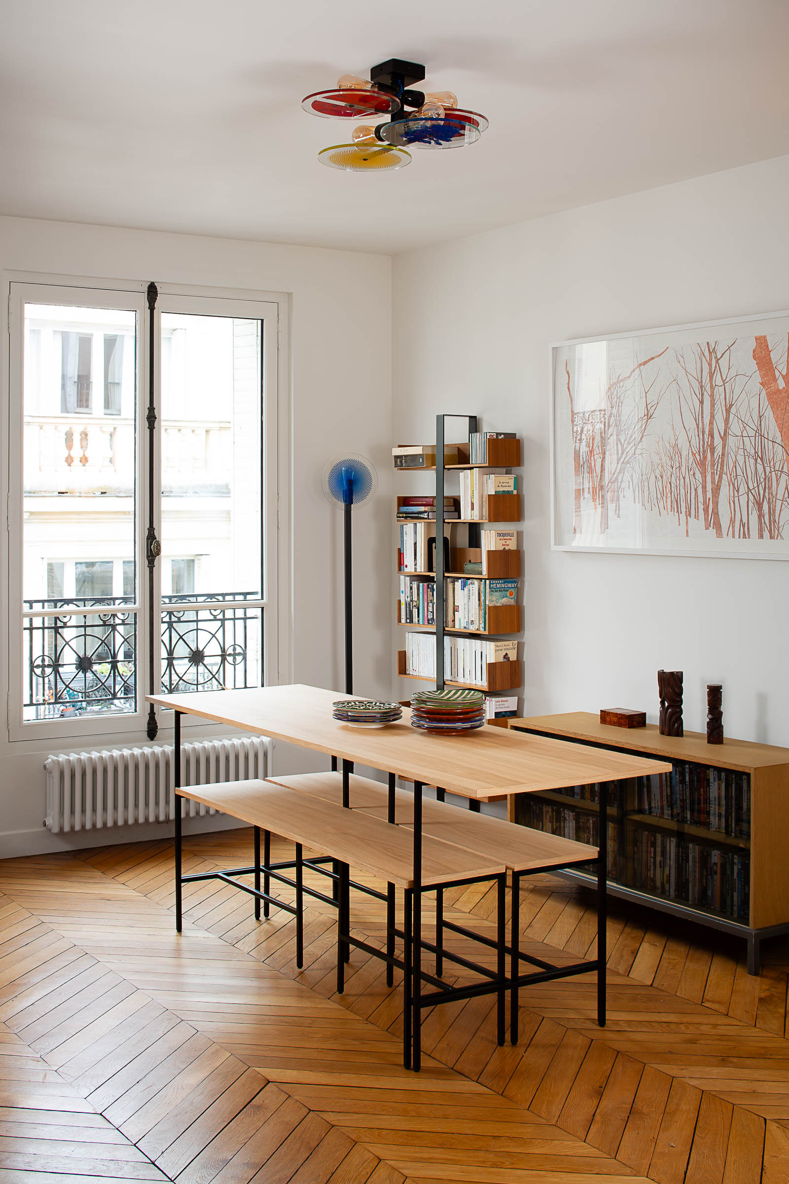 Table design épurée étroite bois et métal par Alex de Rouvray