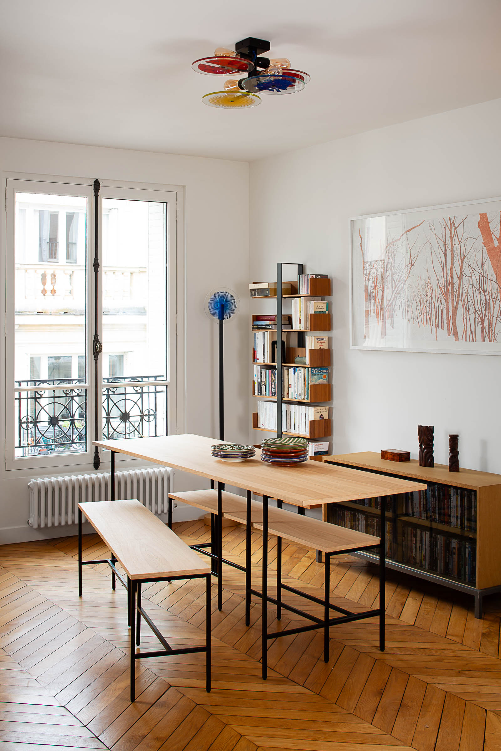 Table design épurée étroite bois et métal par Alex de Rouvray