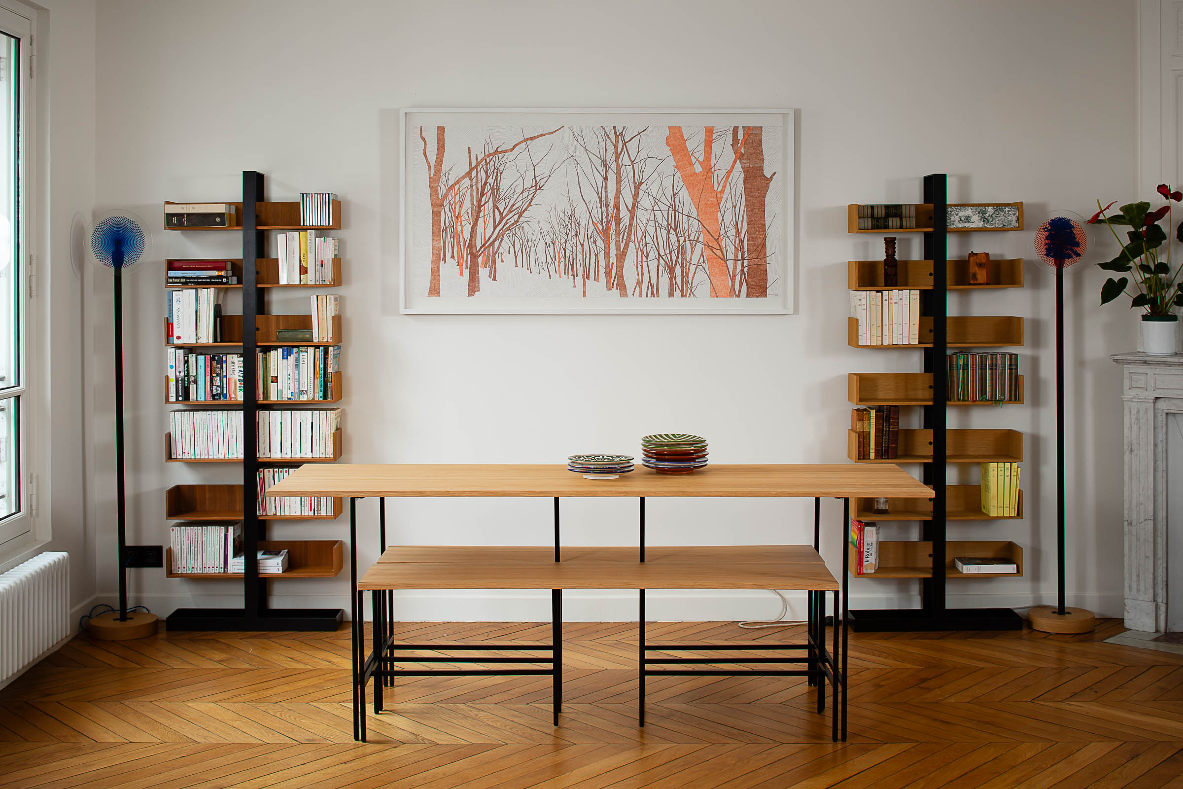 Table design épurée étroite bois et métal par Alex de Rouvray