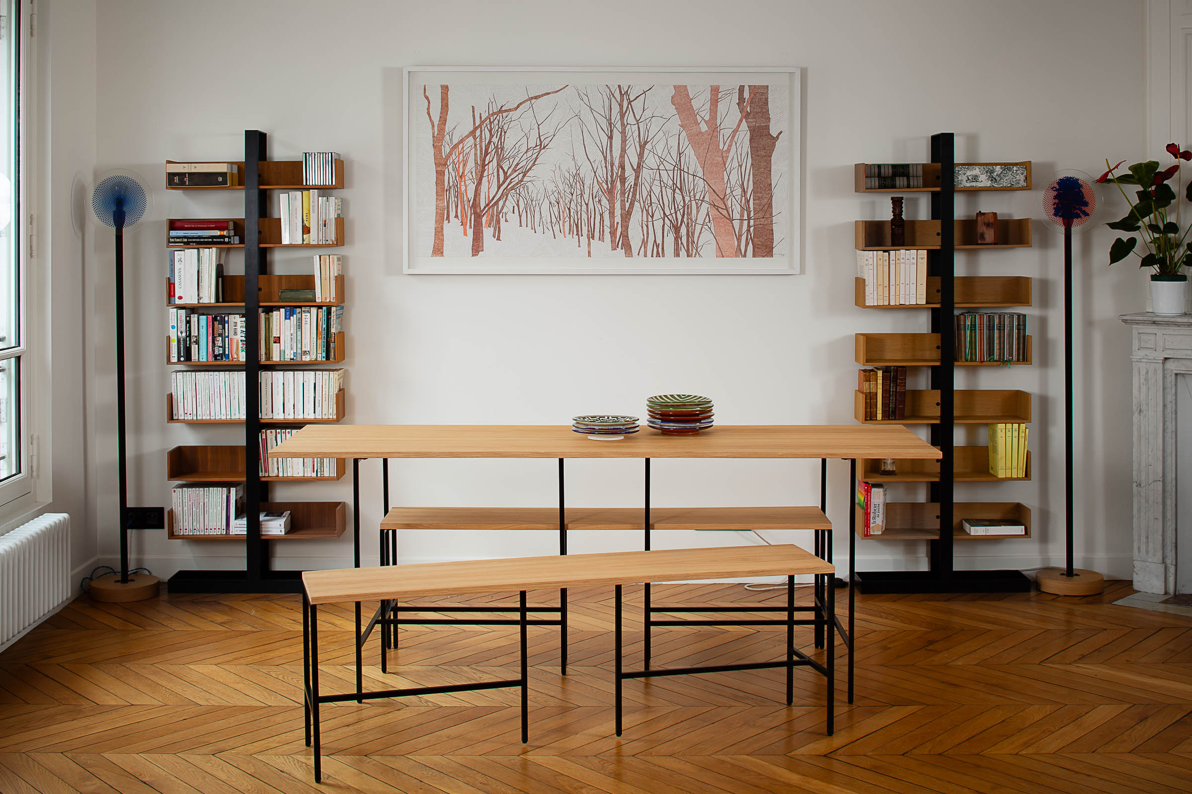 Table design épurée étroite bois et métal par Alex de Rouvray