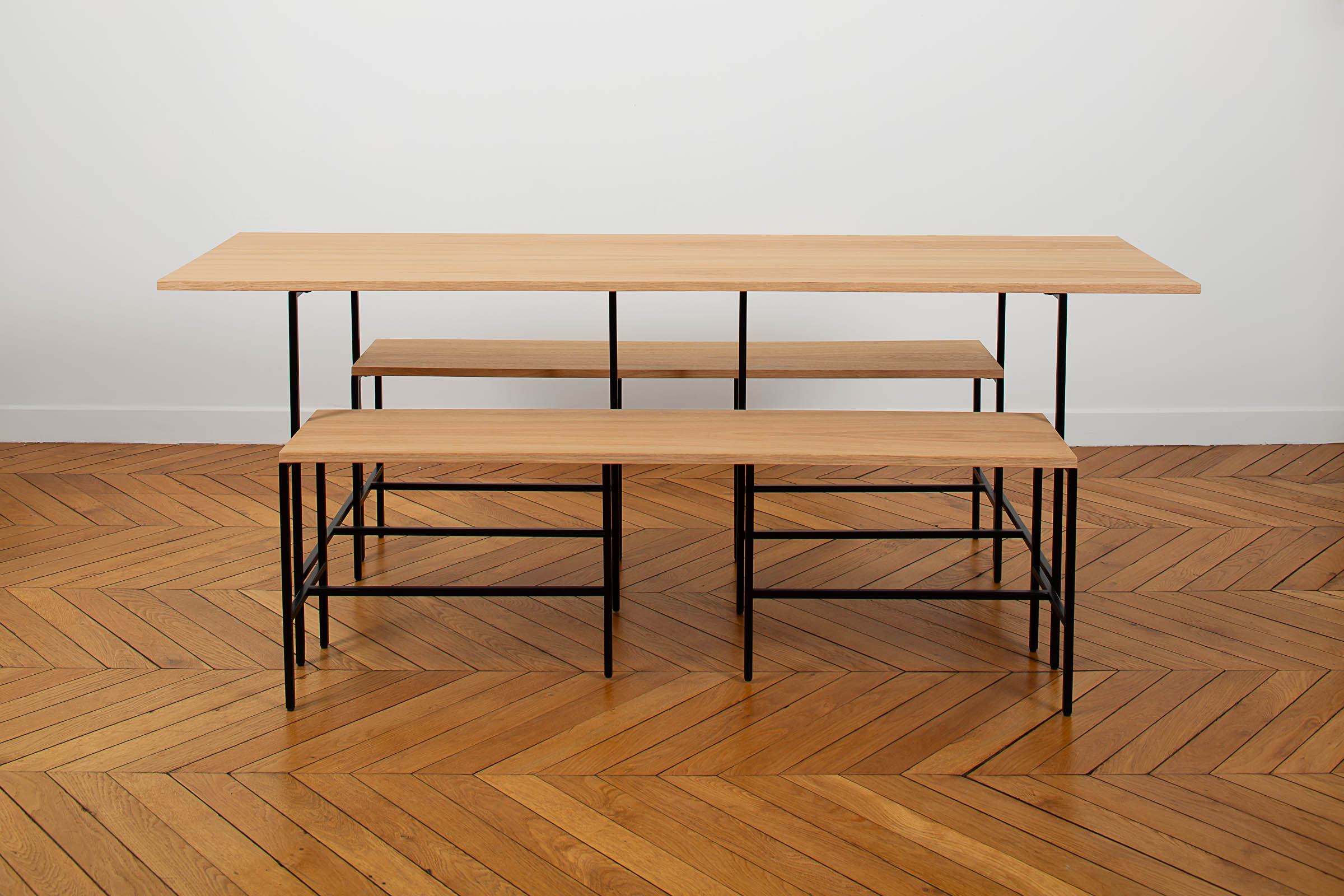 Table design épurée étroite bois et métal par Alex de Rouvray