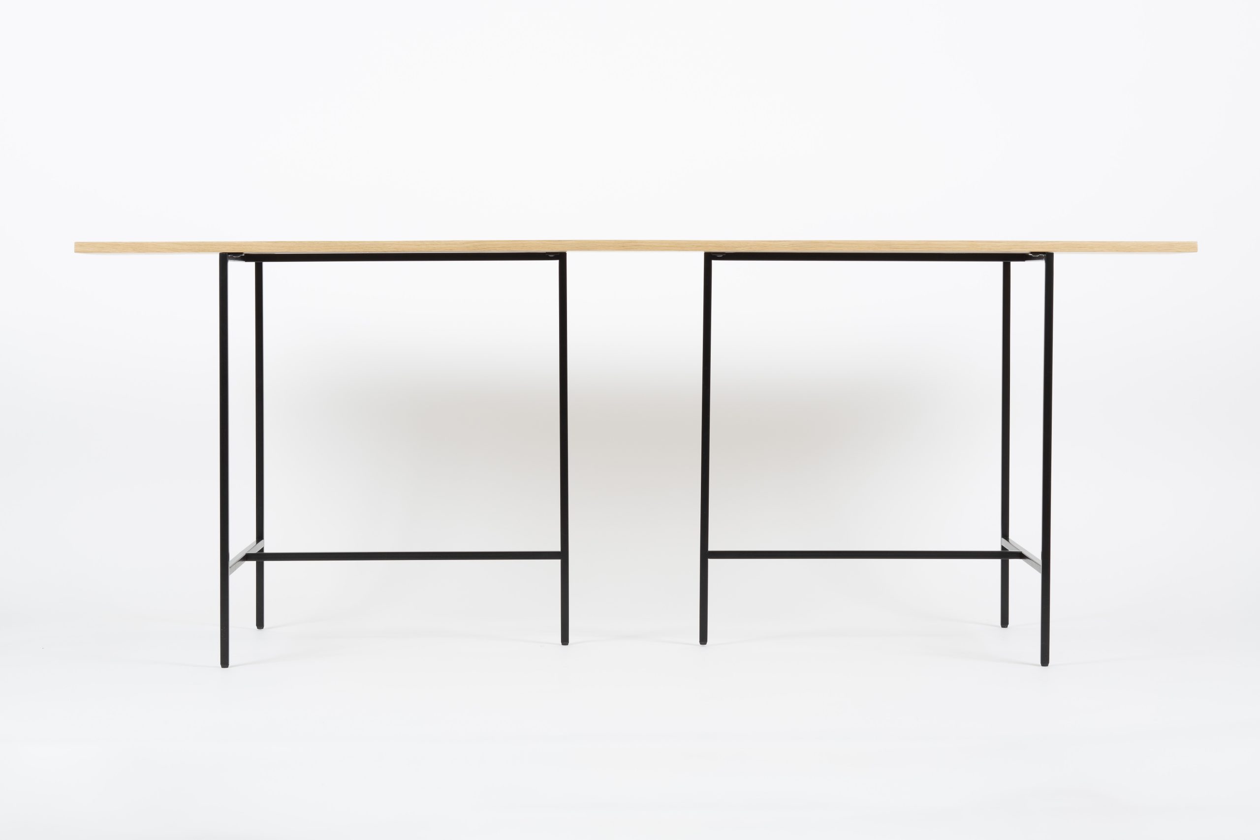 Table à manger Vavin chêne et acier noir mat design Alex de Rouvray