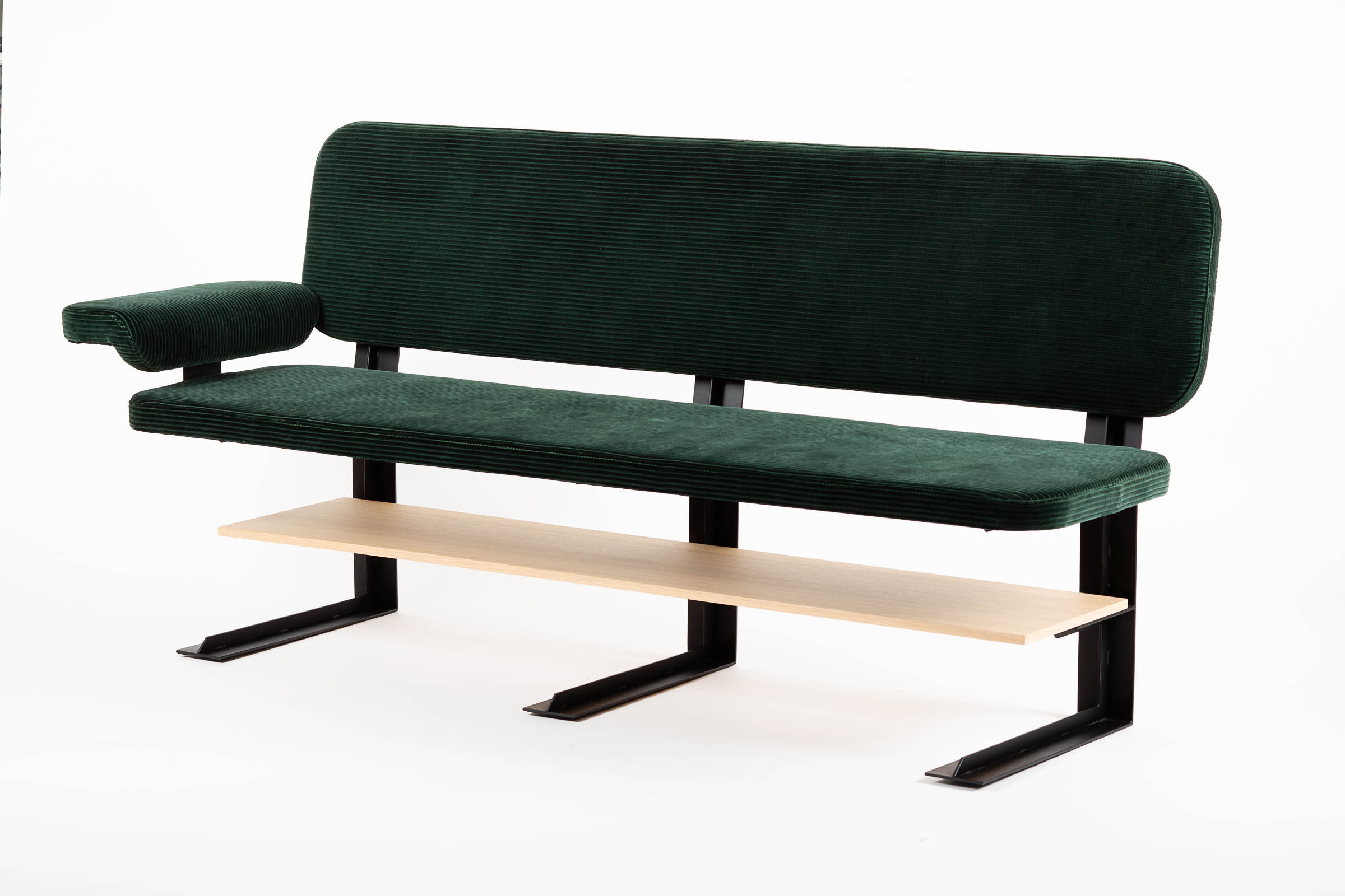 Banquette design Mayet par Alex de Rouvray en velours vert, chêne & métal noir