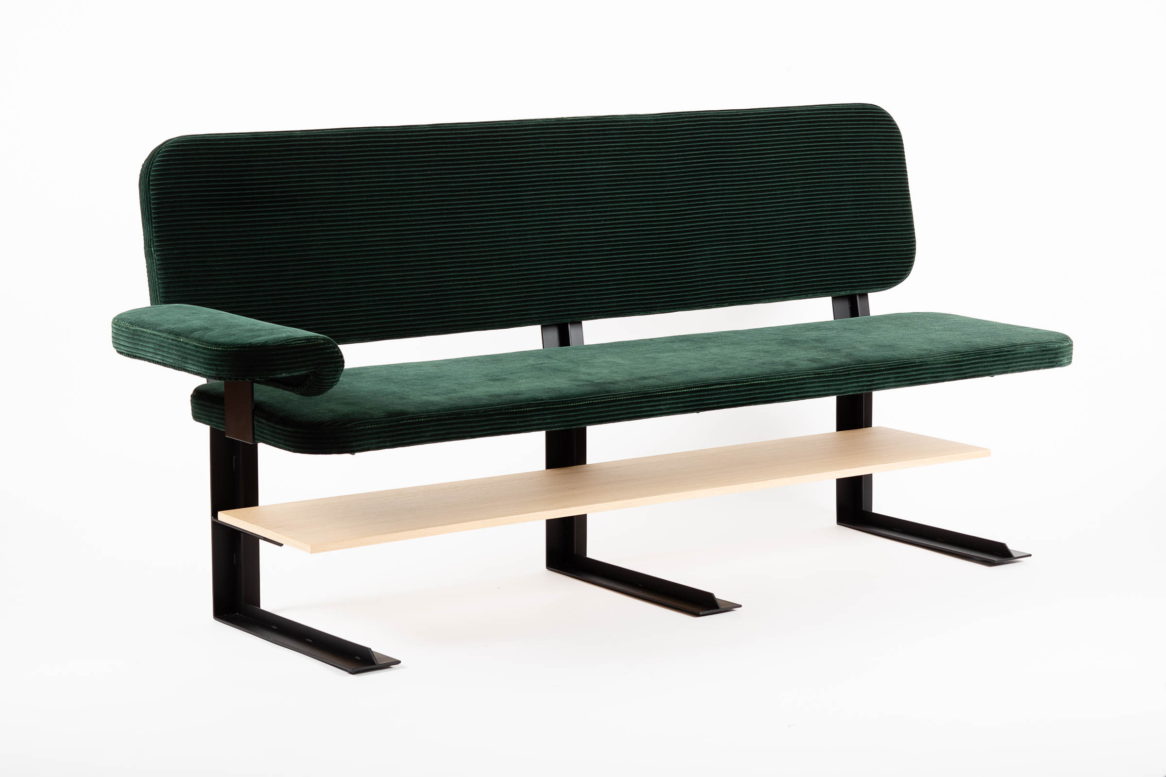 Banquette design Mayet par Alex de Rouvray en velours vert, chêne & métal noir